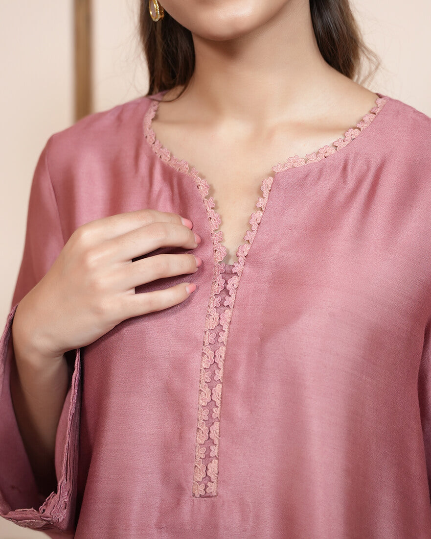 Laleh tea Pink Suit