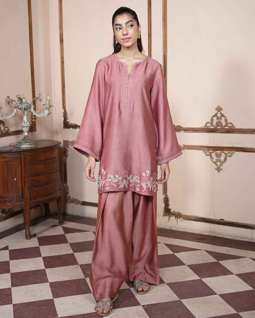 Laleh tea Pink Suit