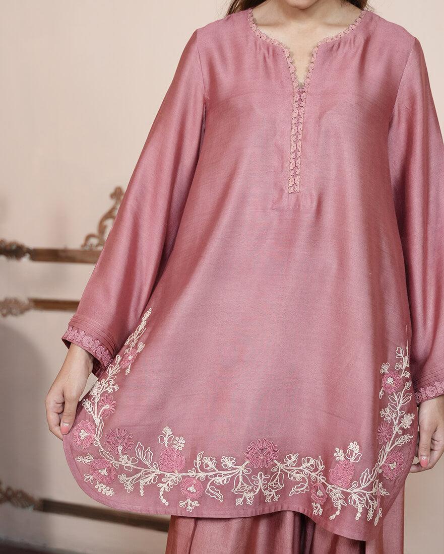 Laleh tea Pink Suit