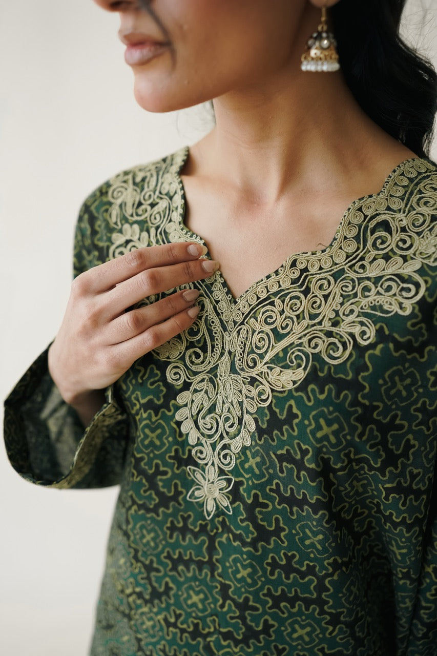 Sabz Ajrak 2 Pc Suit