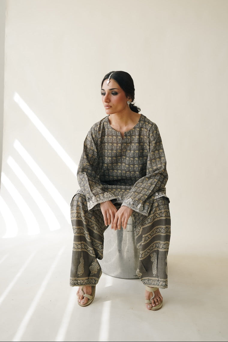 Kohra Ajrak 2 Pc Suit