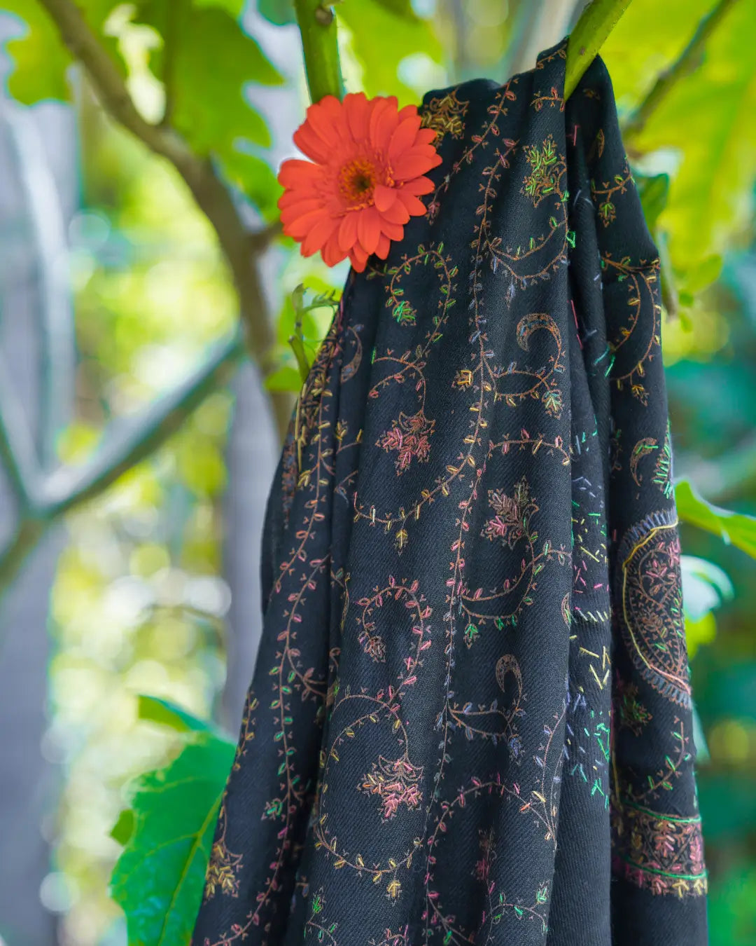 Embroided stole black