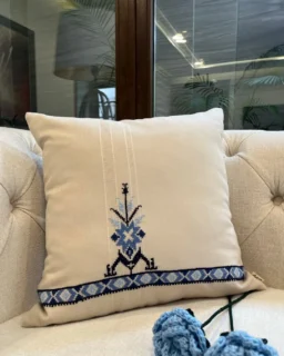 Kun Square Cushion