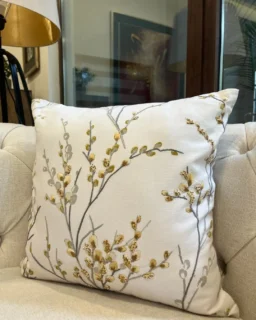 Sehr Square Cushion