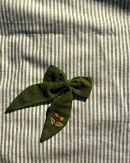 Embroidered Chestnut Bow