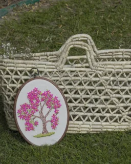 Tree embroidery frame